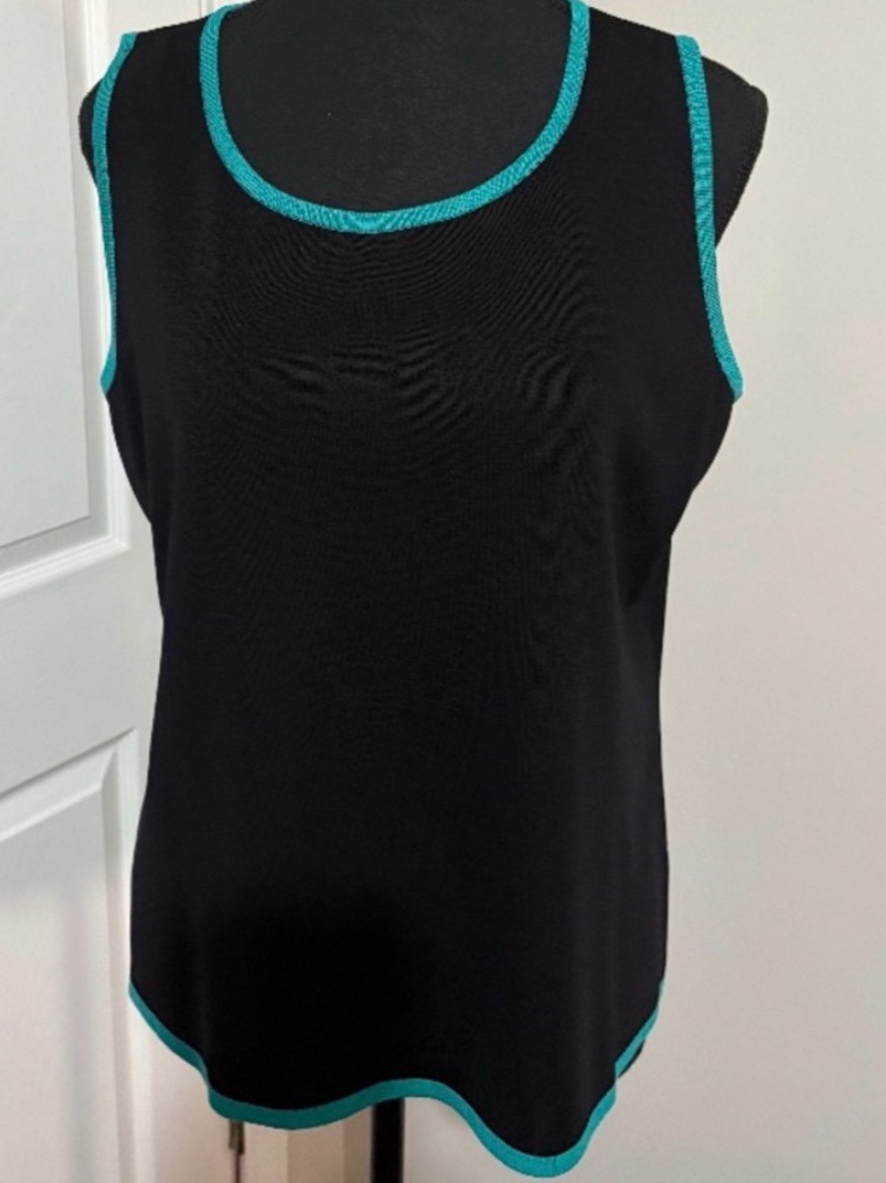 Authentic Exclusively Misook Sleeveless Black Tank Top w/Contrasting Trim